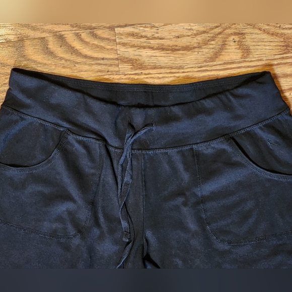 Danskin Now Loose Fit Capri Leggings Size M (8-10) - Picture 3 of 4